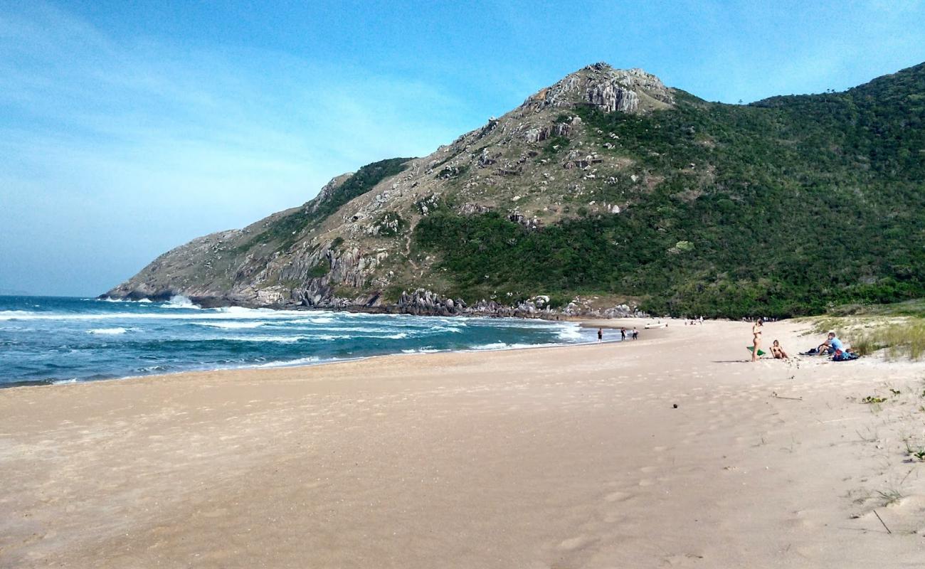 Foto af Praia da Lagoinha do Leste med lys fint sand overflade