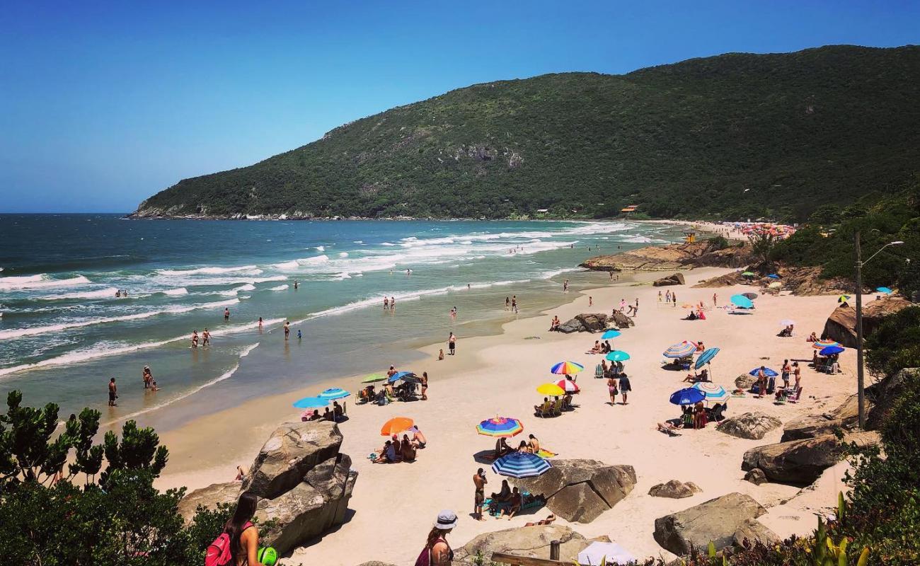 Foto af Praia do Matadeiro med lys fint sand overflade