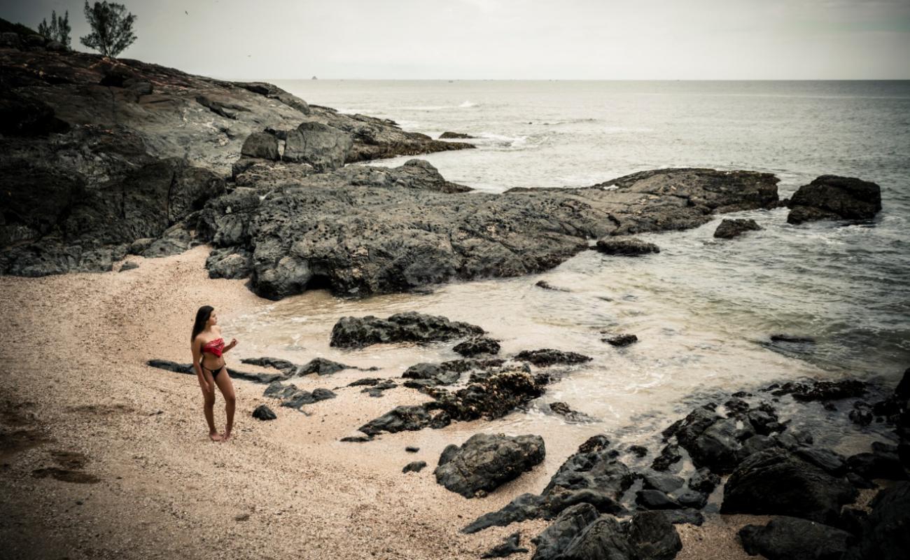 Foto af Lille strand med sten overflade