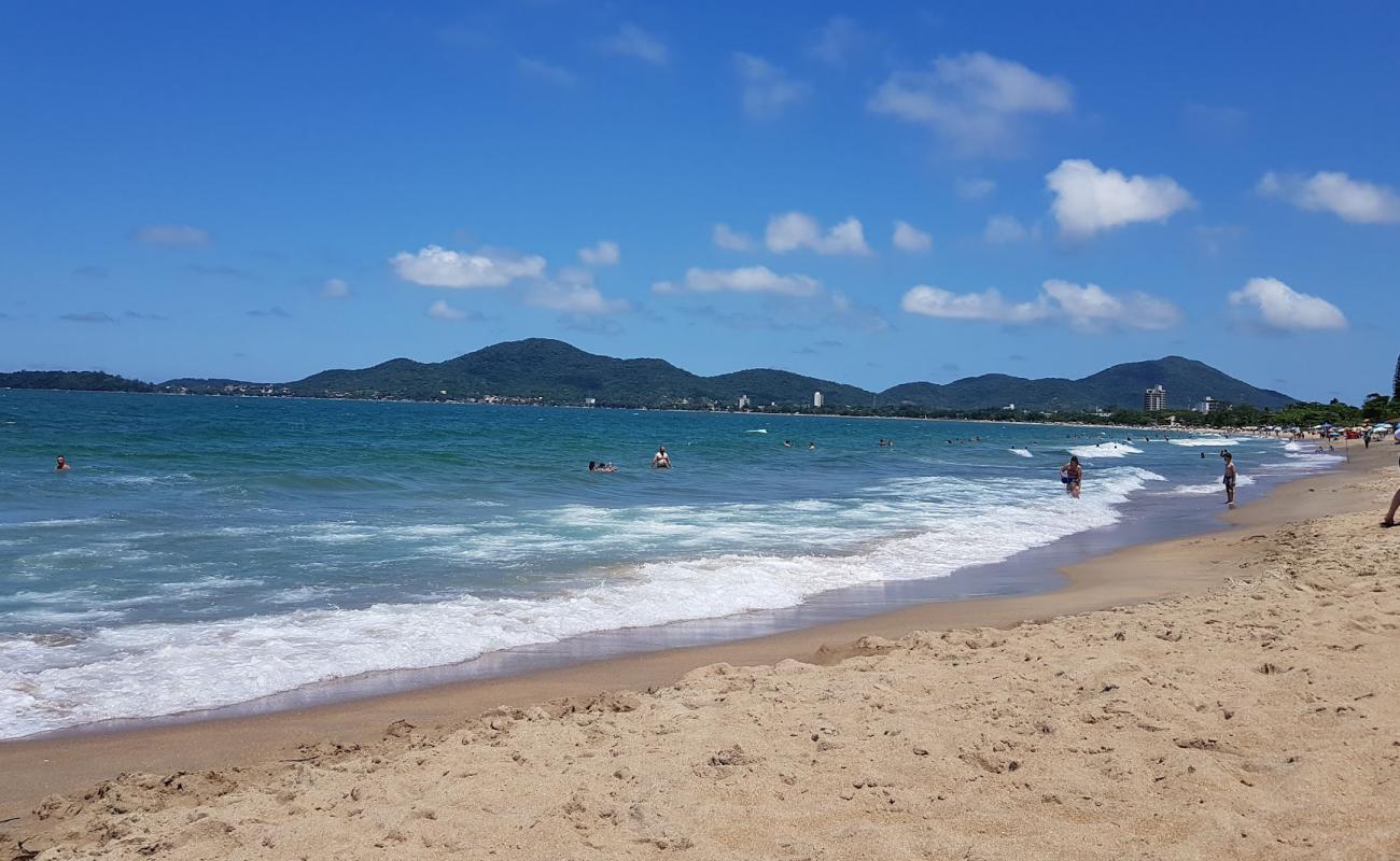 Foto af Armação Strand med lys sand overflade