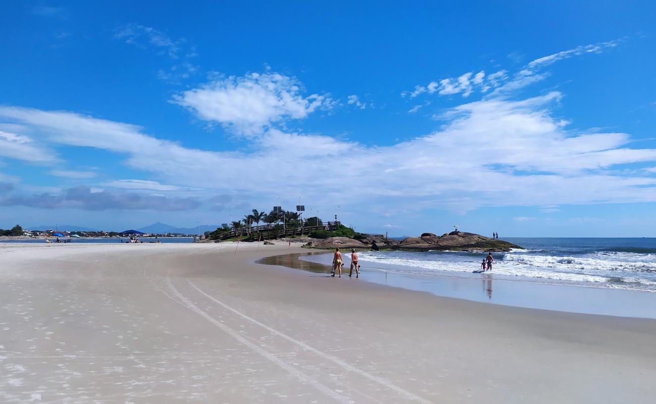 Foto af Itapema do Norte Strand med lys fint sand overflade