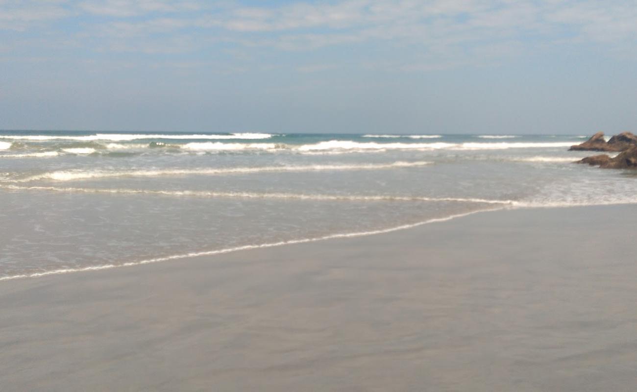 Foto af Itagua Strand med lys fint sand overflade