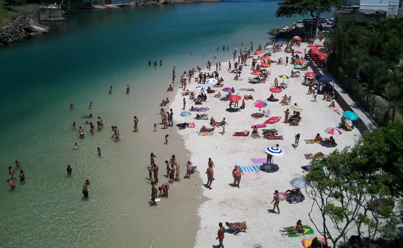 Foto af Praia dos Amores med lys fint sand overflade