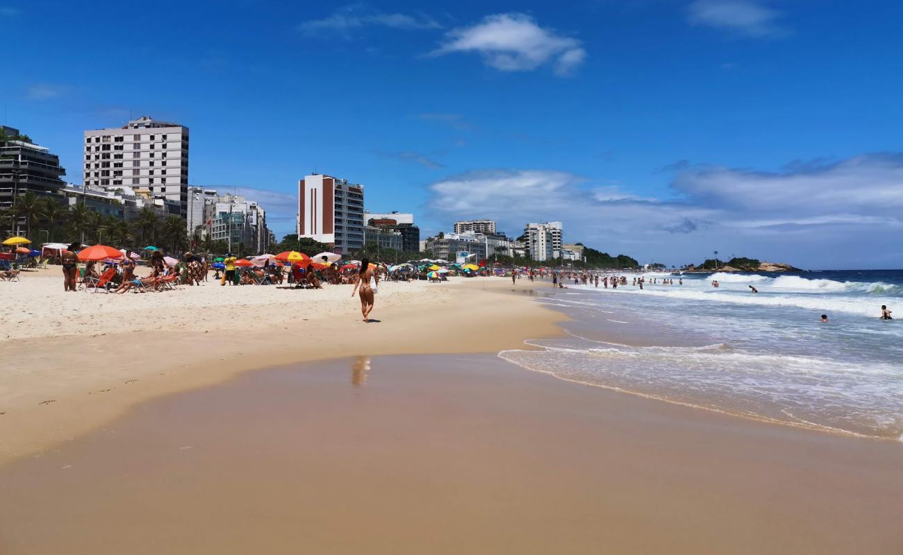 Foto af Ipanema Strand med lys fint sand overflade