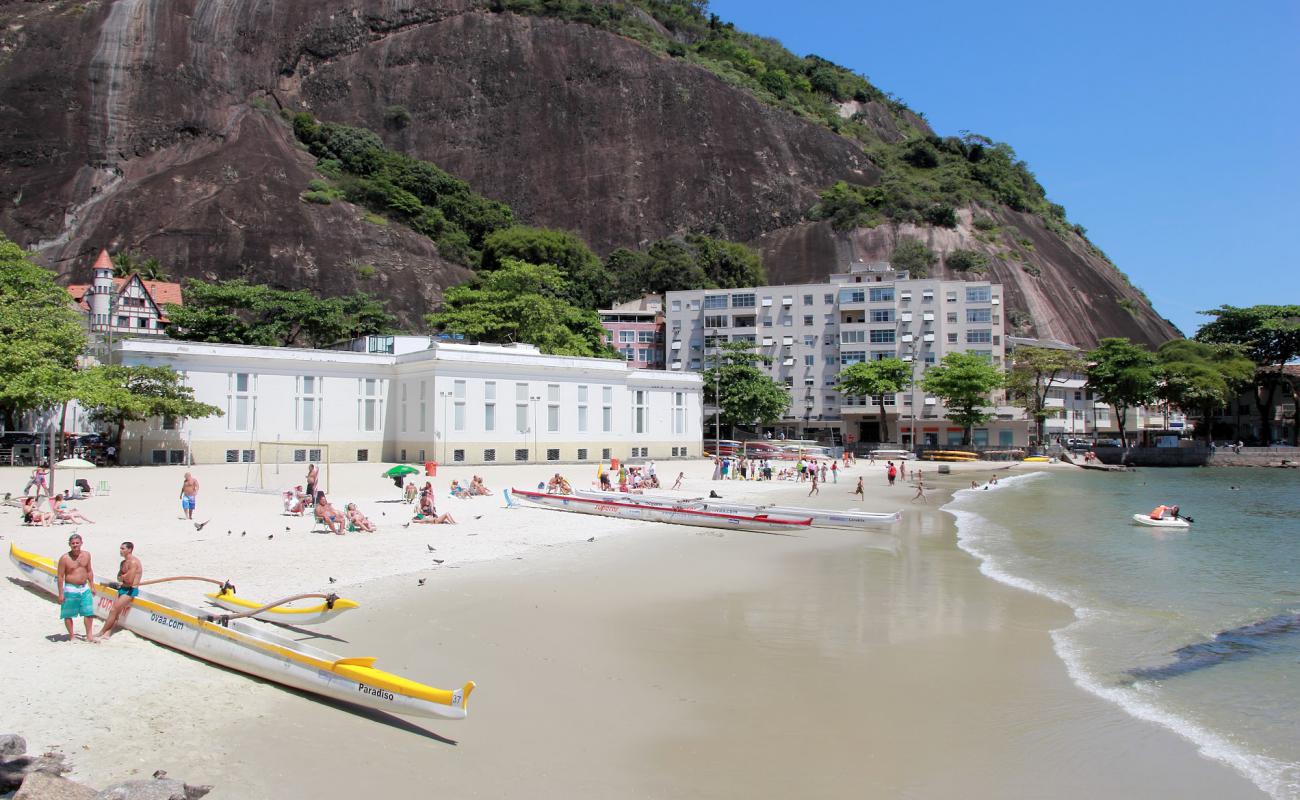 Foto af Praia da Urca med lys fint sand overflade