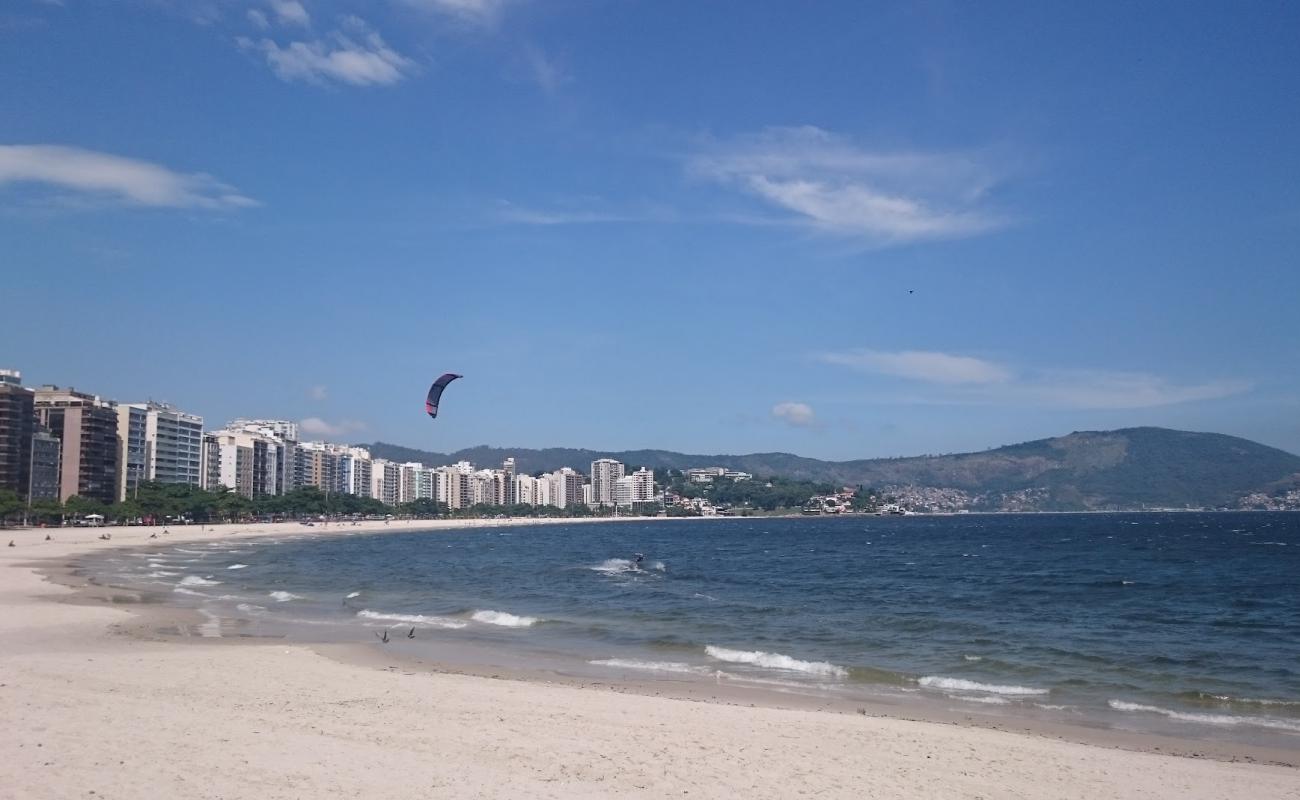 Foto af Praia de Icarai med lys fint sand overflade