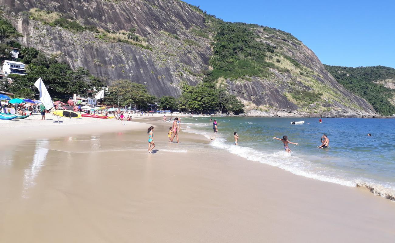 Foto af Praia de Itaipu med lys fint sand overflade