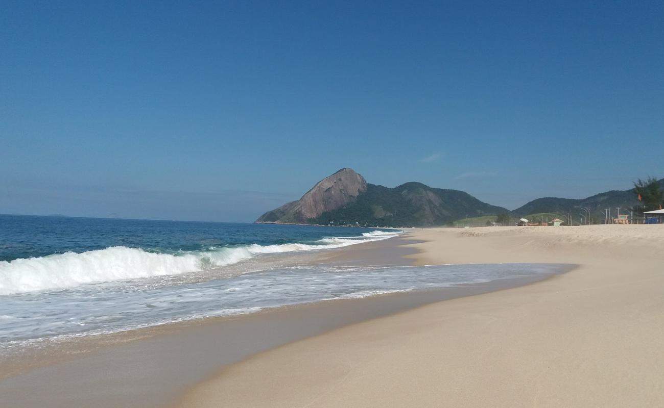 Foto af Praia de Itaipuacu med lys fint sand overflade