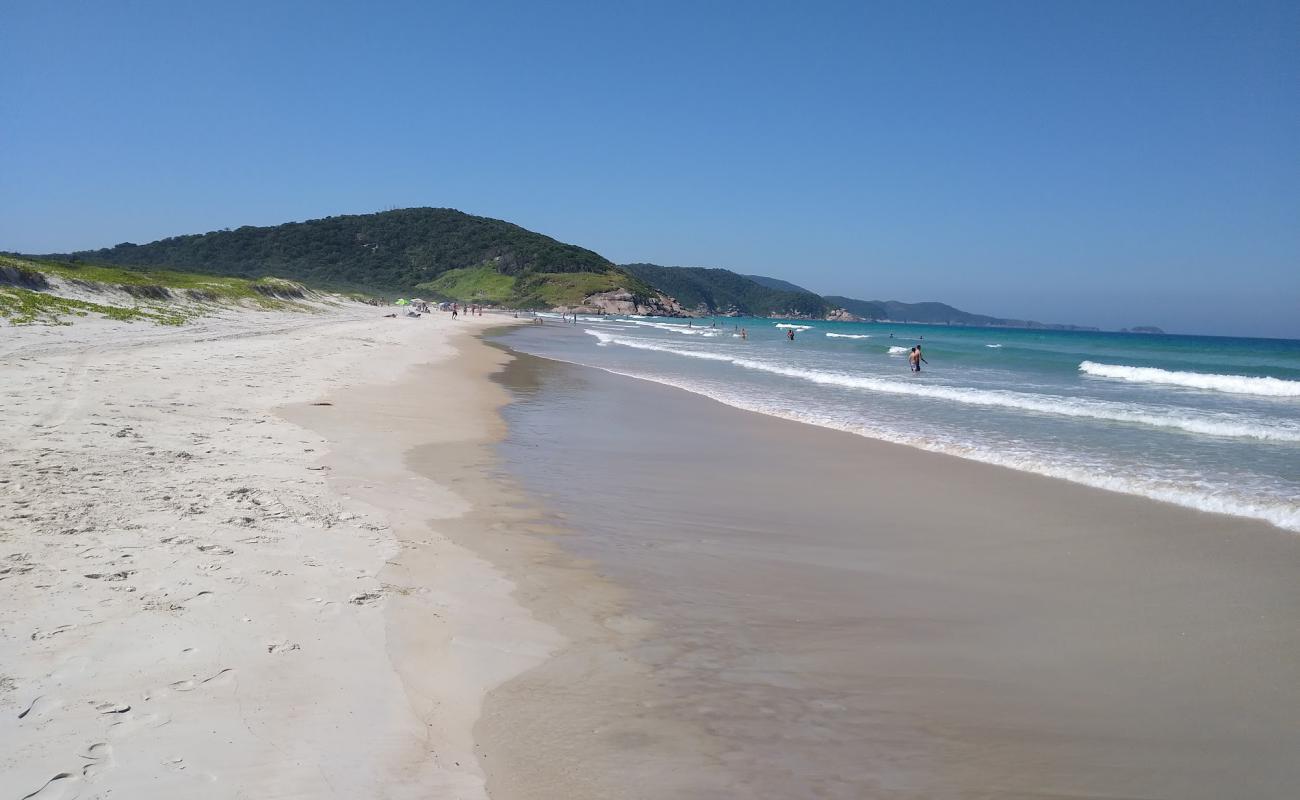 Foto af Praia do Peró med lys fint sand overflade