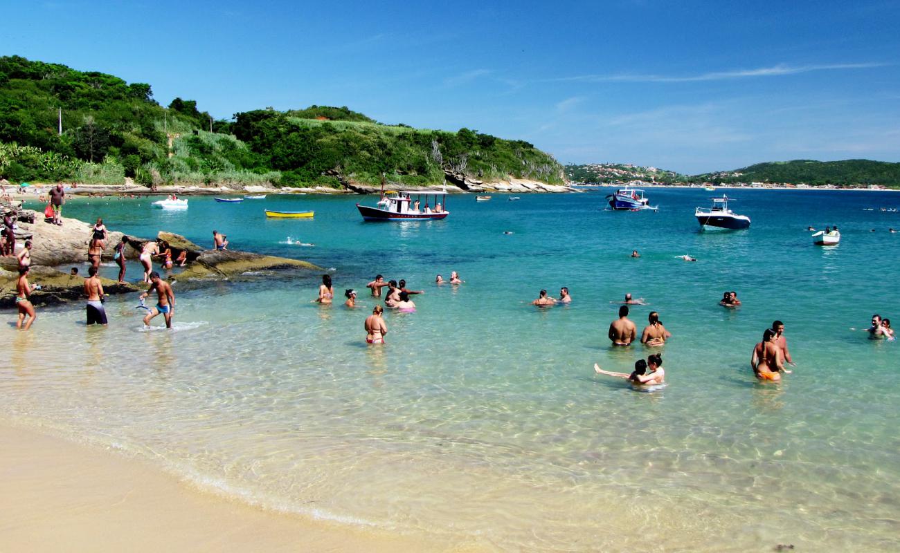 Foto af Praia João Fernandinho med lys fint sand overflade