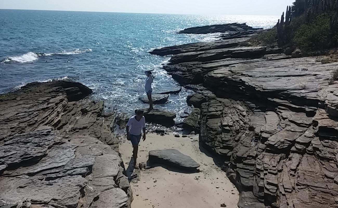 Foto af Praia das Virgens med sten overflade