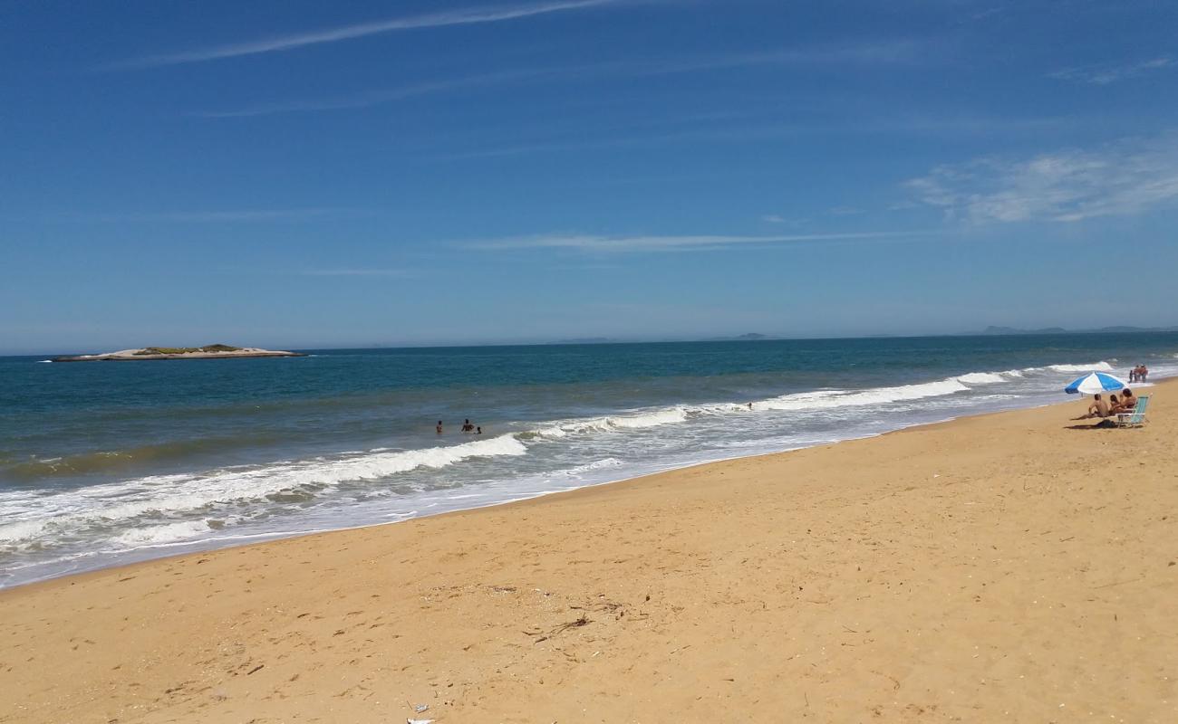 Foto af Praiao da barra de Sao Joao med lys sand overflade