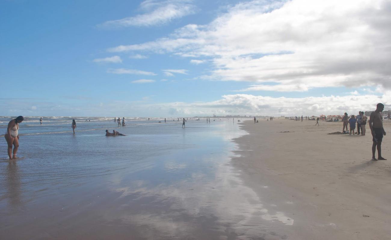 Foto af Praia de Atalaia Nova med lys sand overflade