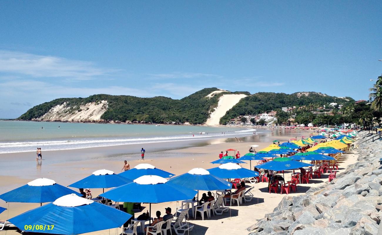 Foto af Praia de Ponta Negra med lys sand overflade