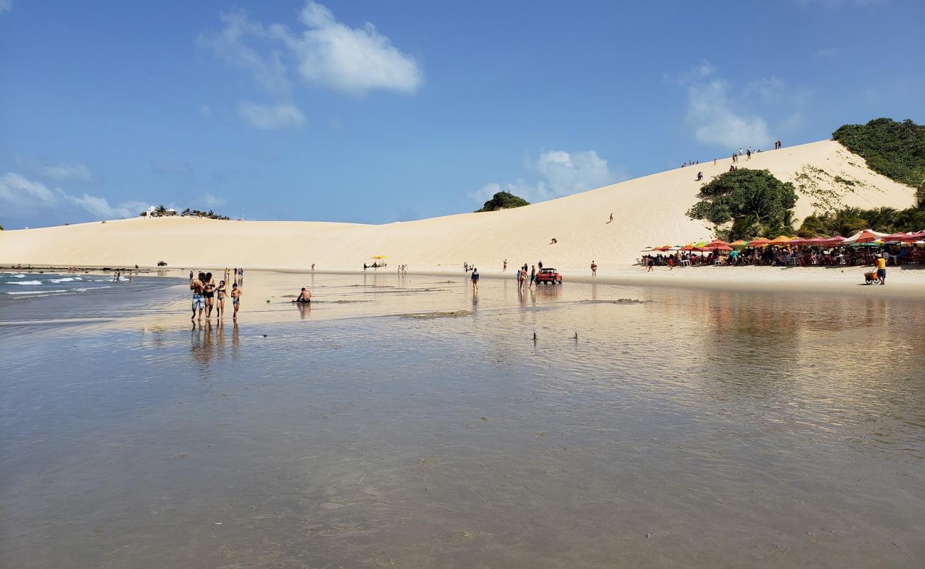 Foto af Praia de Genipabu med lys sand overflade