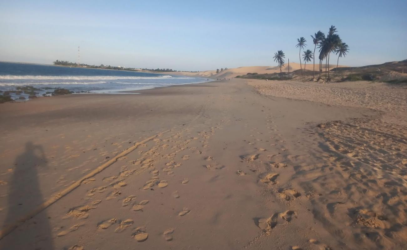 Foto af Praia Das Almas. med lys fint sand overflade