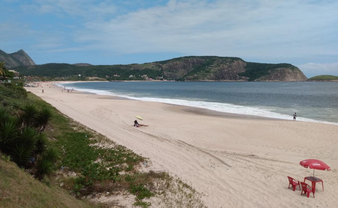 Foto af Praia de Camboinhas med lys fint sand overflade