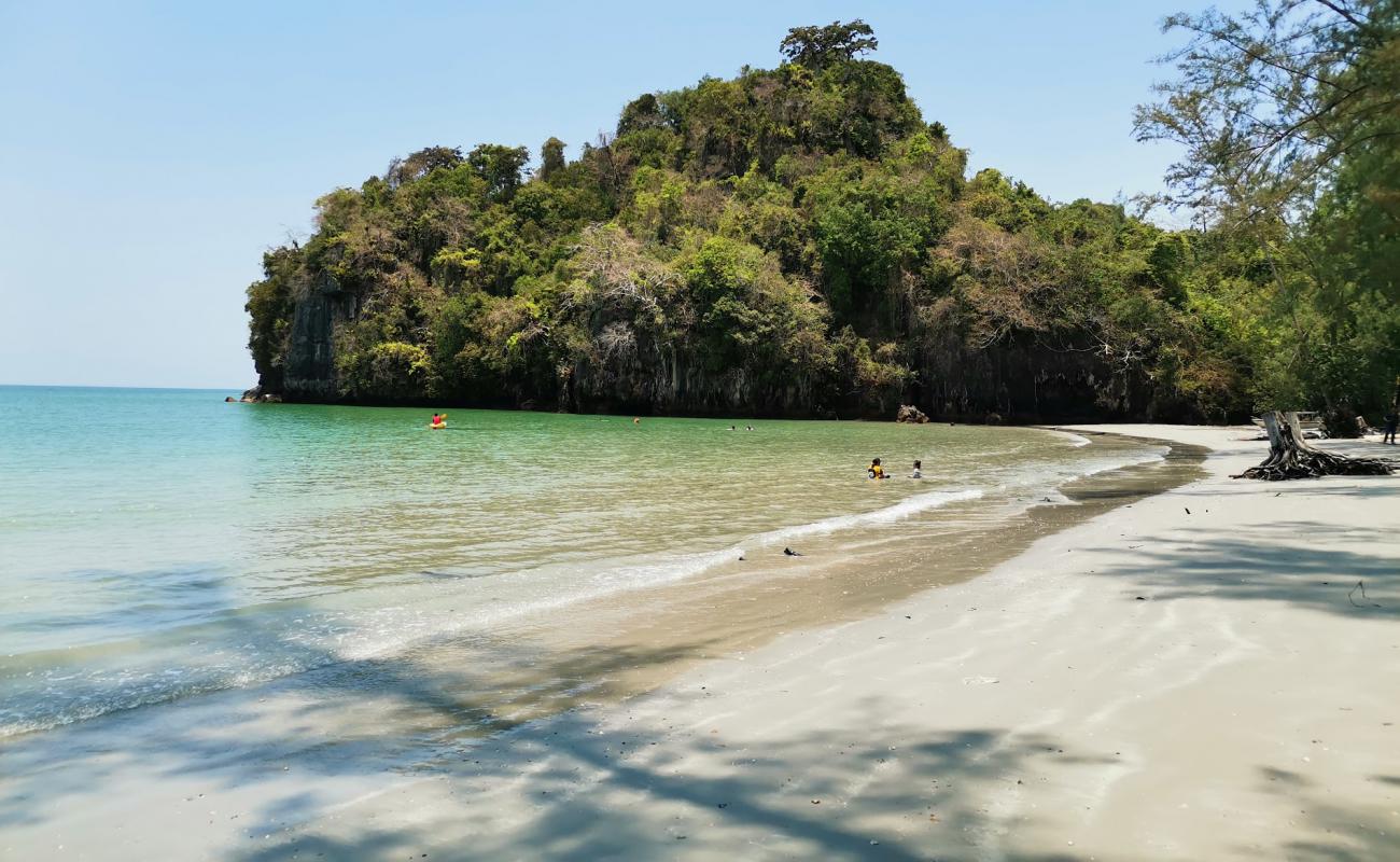 Foto af Yong Ling Beach med lys sand overflade