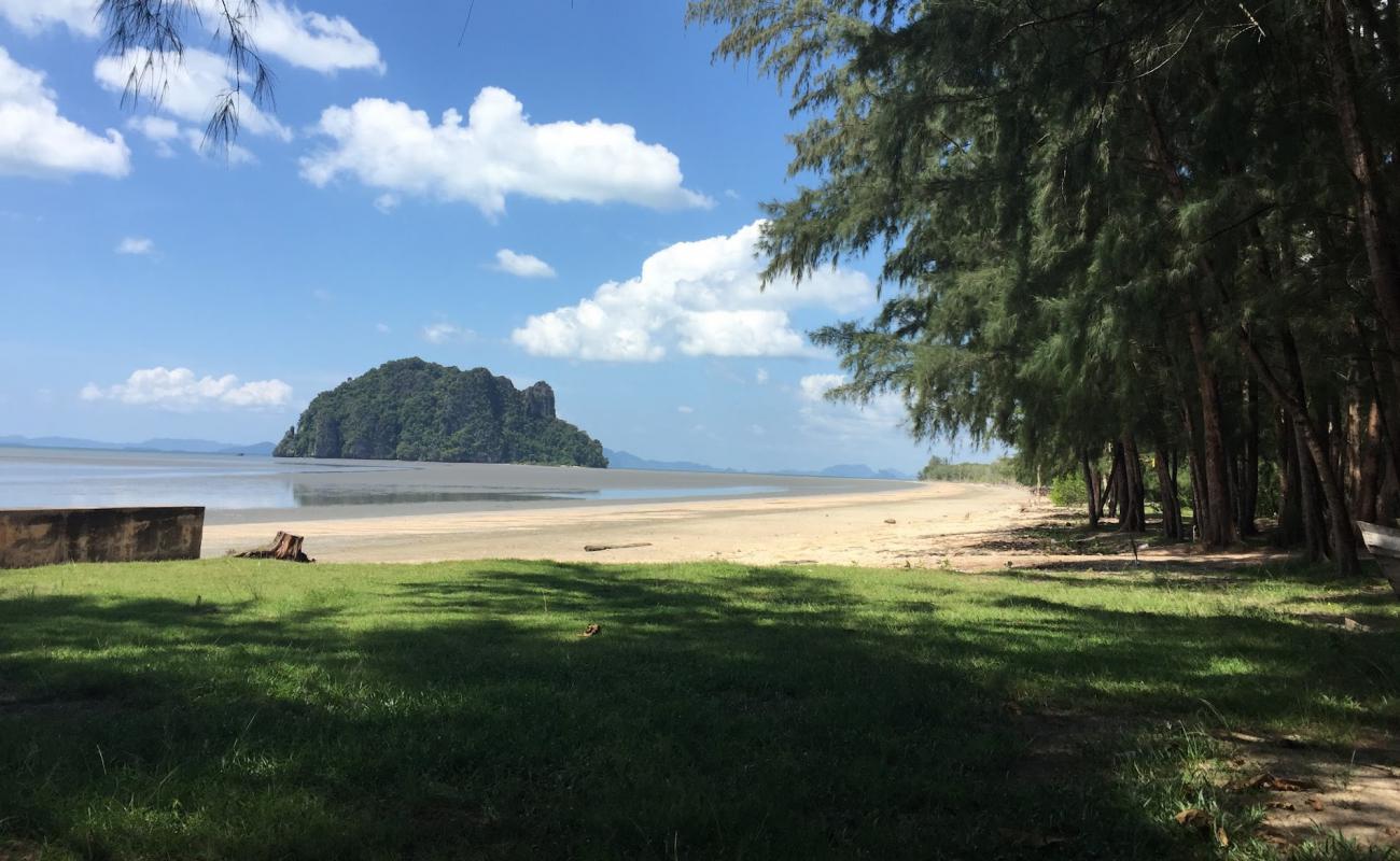 Foto af Keb Tawan Beach med lys sand overflade