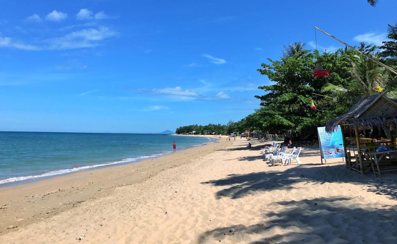 Foto af Klong Khong Beach med lyst sand & sten overflade