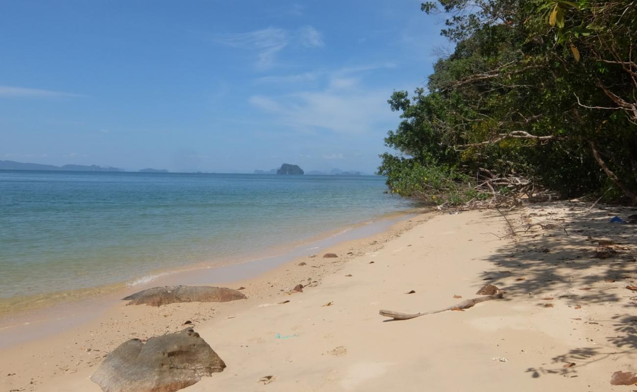 Foto af Silanto Beach med lys sand overflade