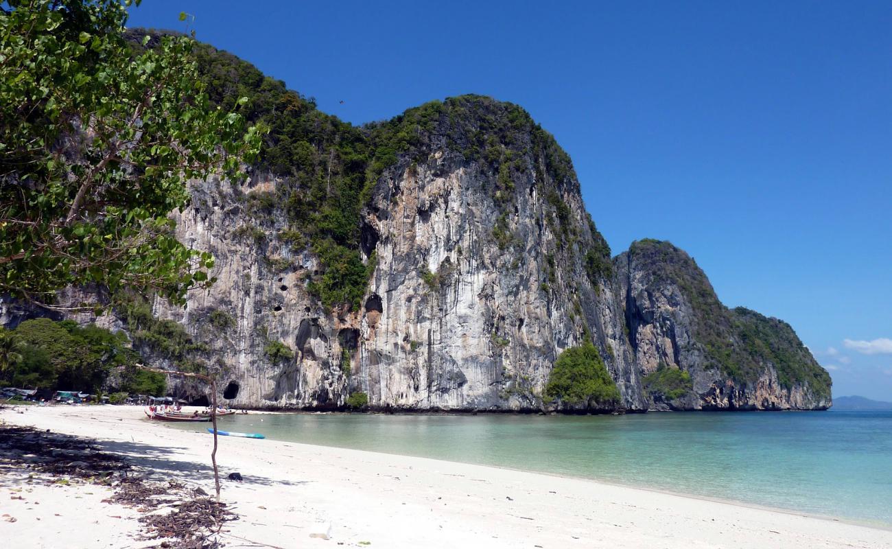 Foto af Goh Liang Tai Beach med hvidt sand overflade