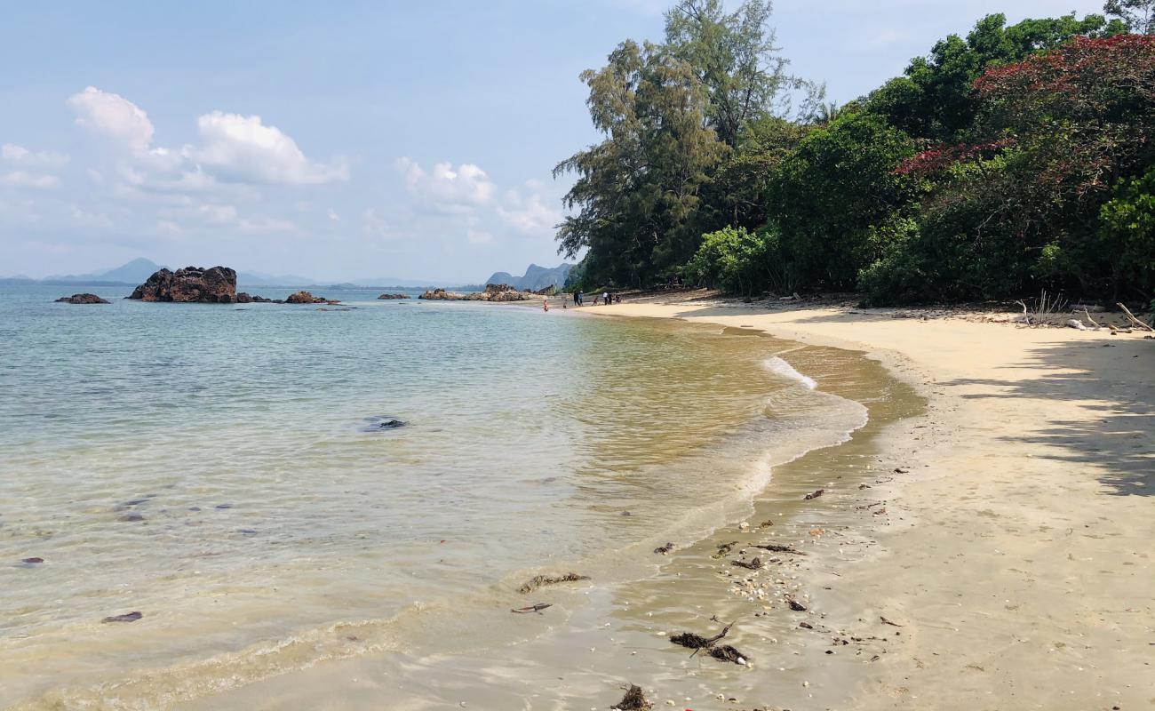 Foto af Stone Bridge Beach med lys sand overflade