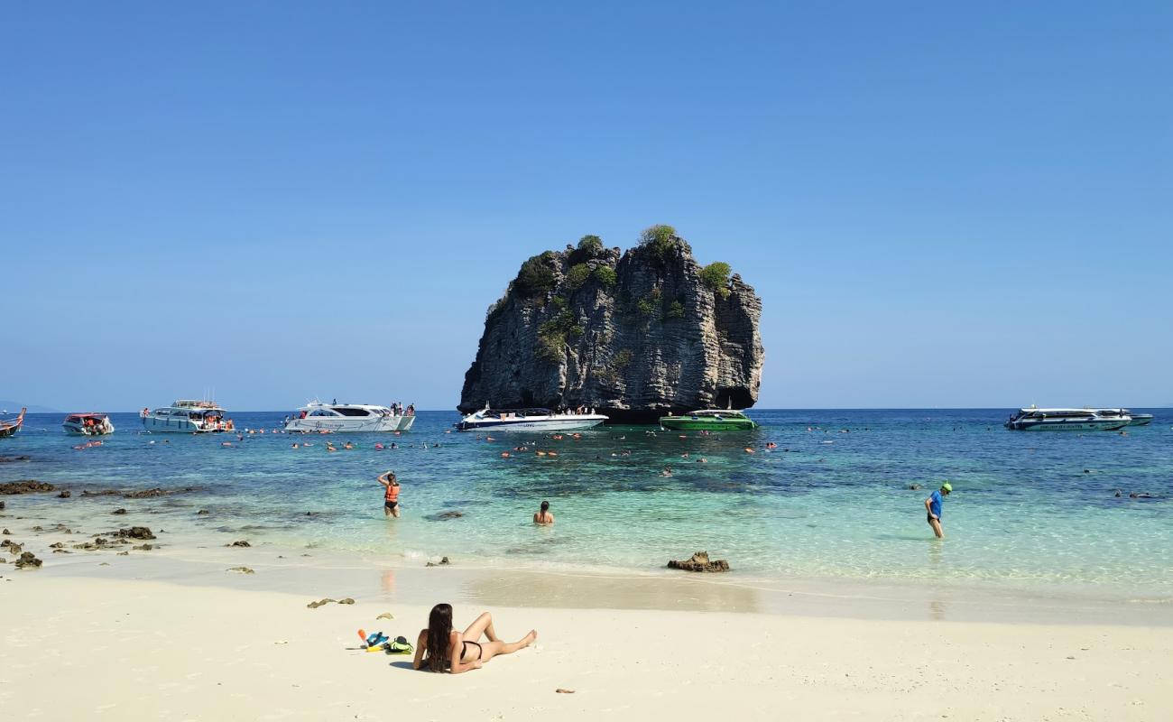 Foto af Koh Haa Beach I med lyst sand & sten overflade