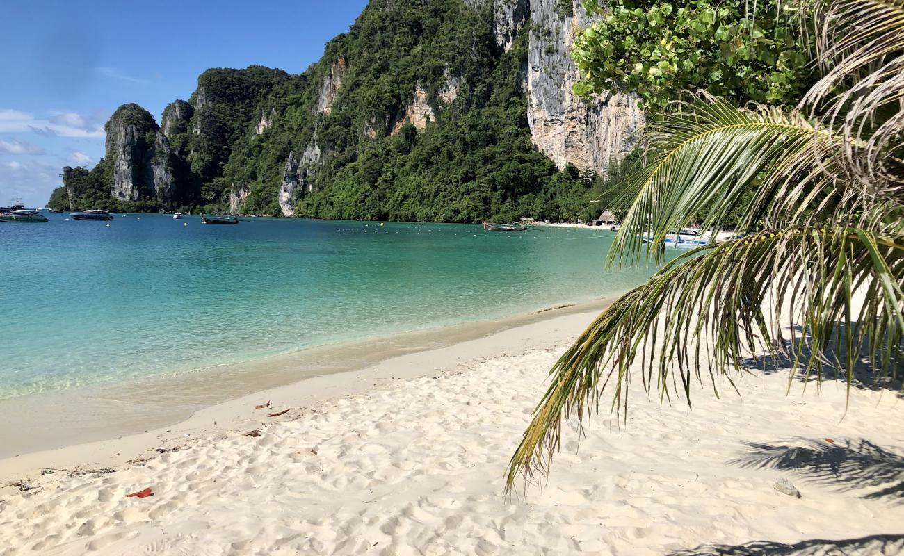 Foto af Ton Sai Beach med hvidt sand overflade