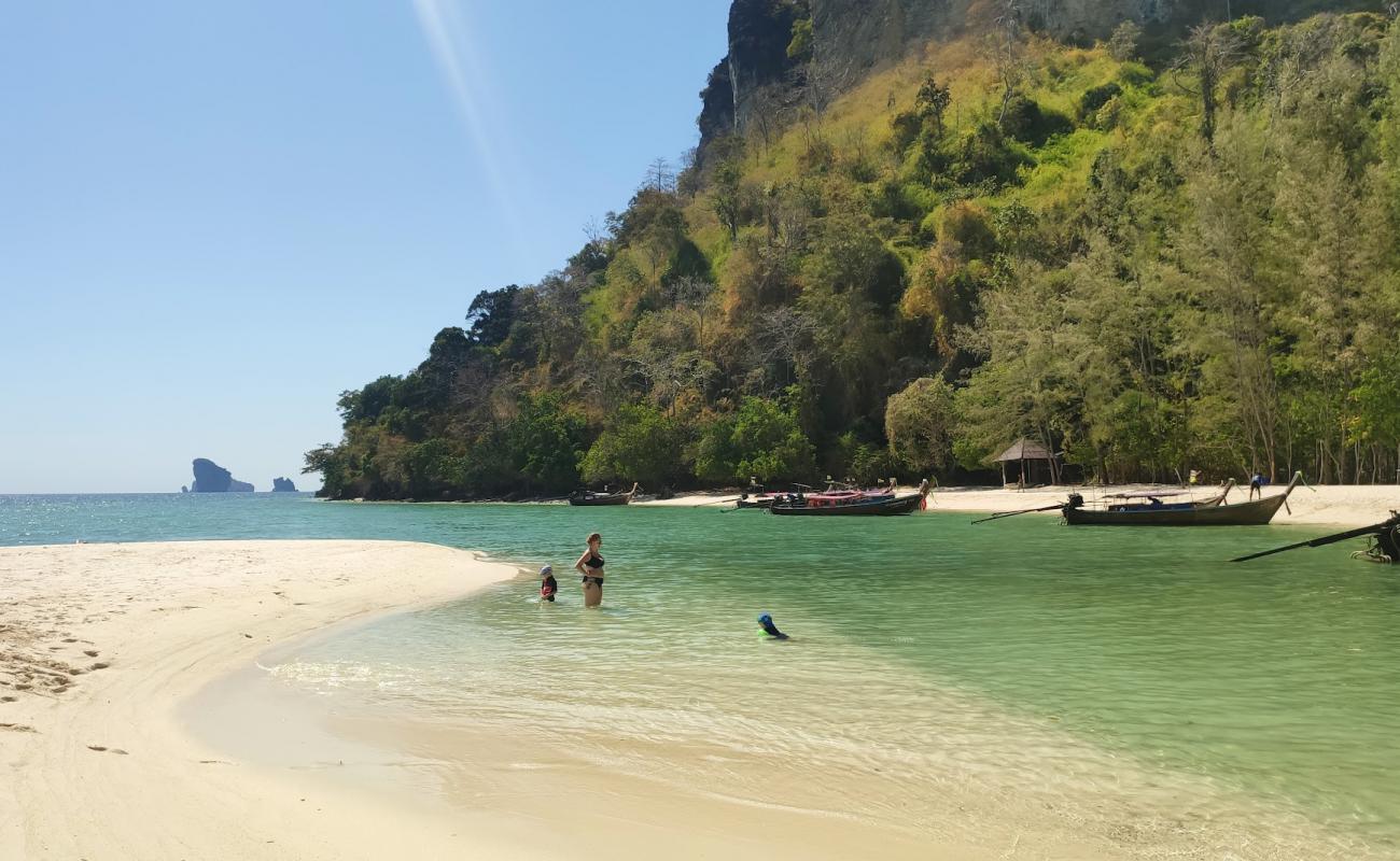 Foto af Ko Poda Beach II med hvidt fint sand overflade