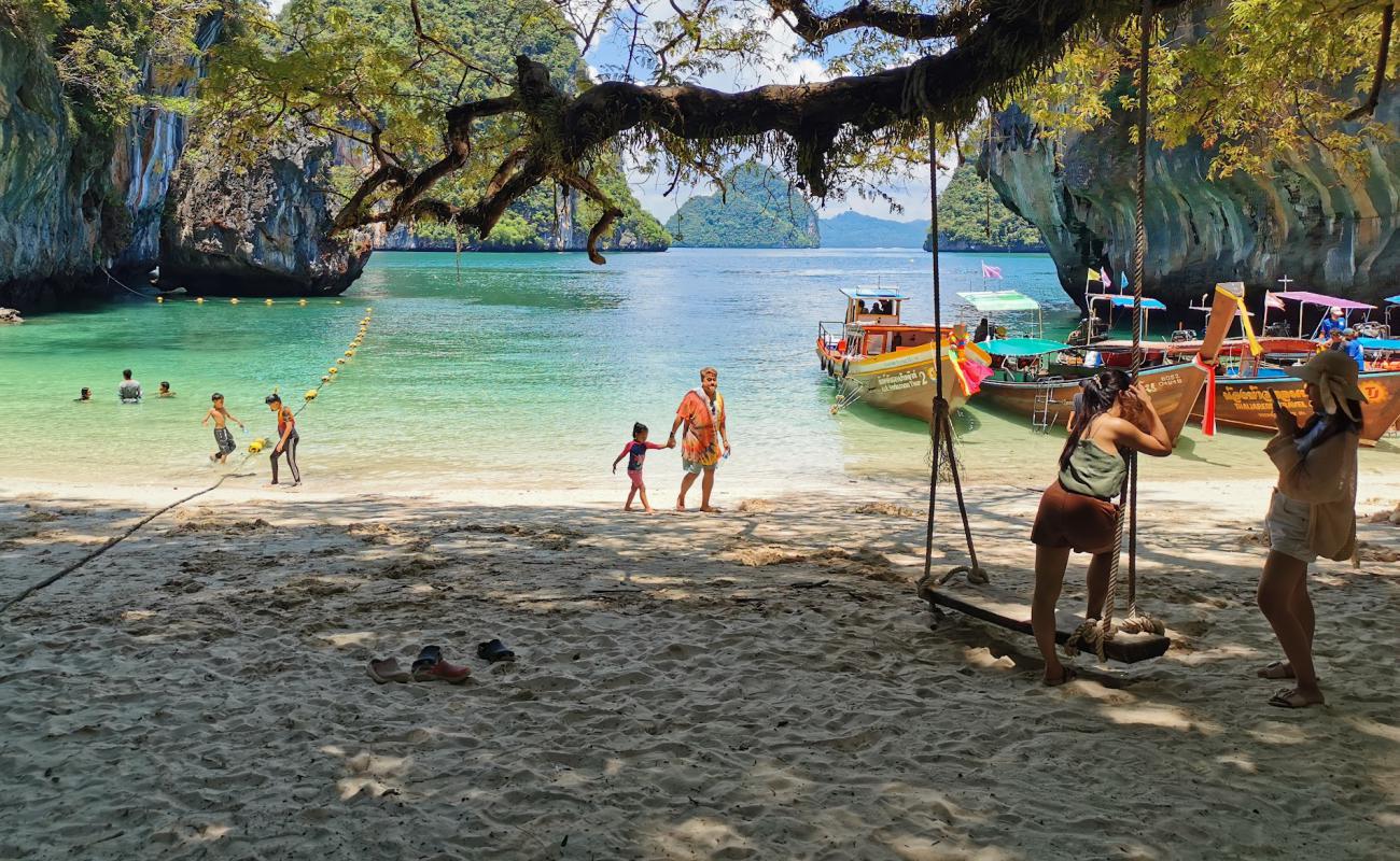 Foto af Koh Lao Beach med let sand og småsten overflade