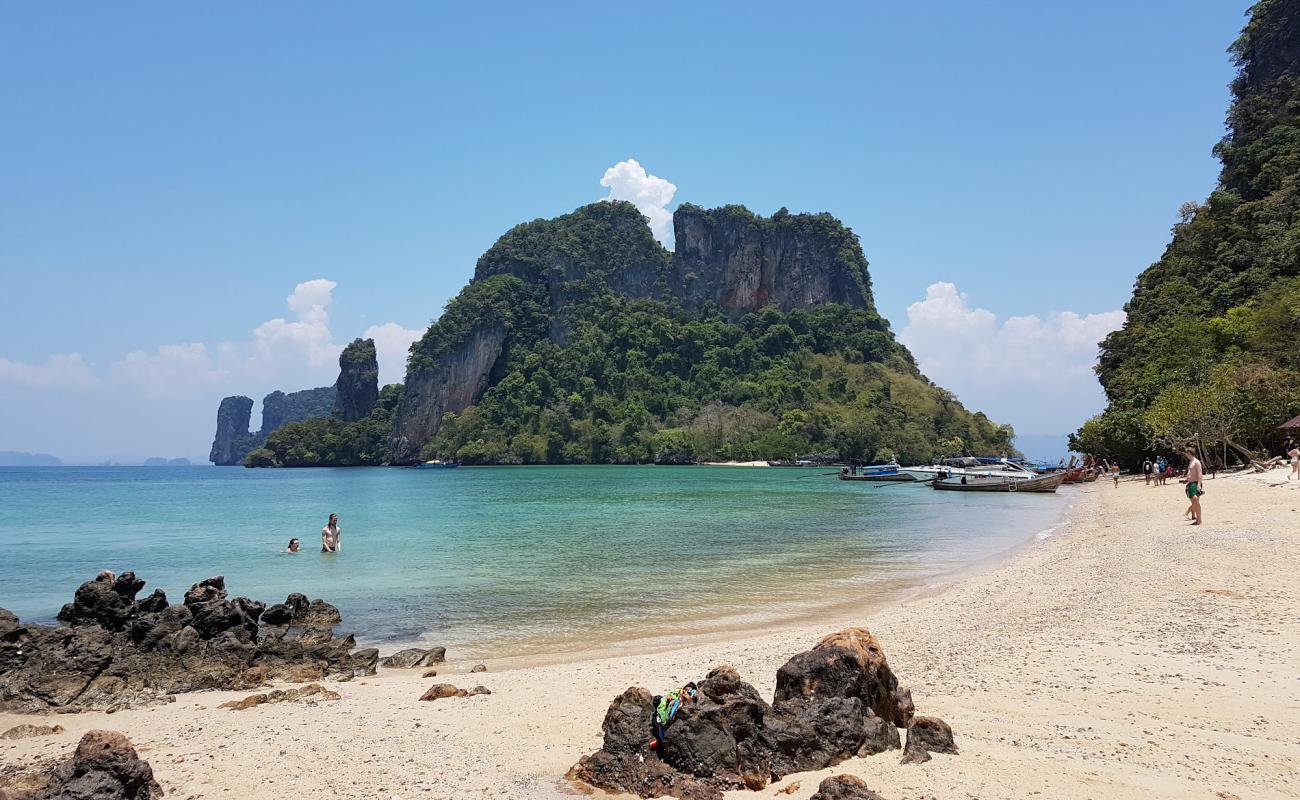 Foto af Koh Phak Bia Beach med let sand og småsten overflade