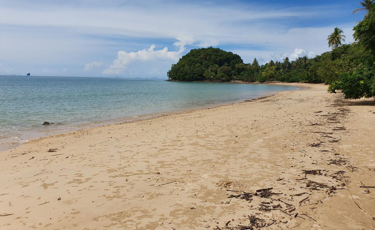 Foto af Klong Jark Beach med lys sand overflade