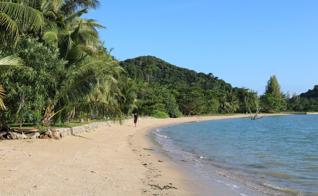 Foto af Tha Khao Beach med lys sand overflade