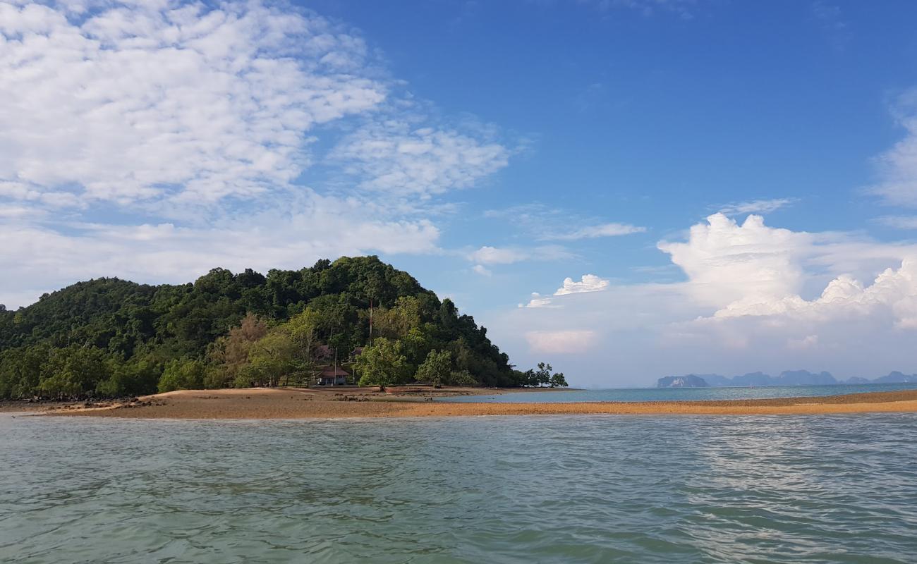 Foto af Big Boat Island Beach med let sand og småsten overflade