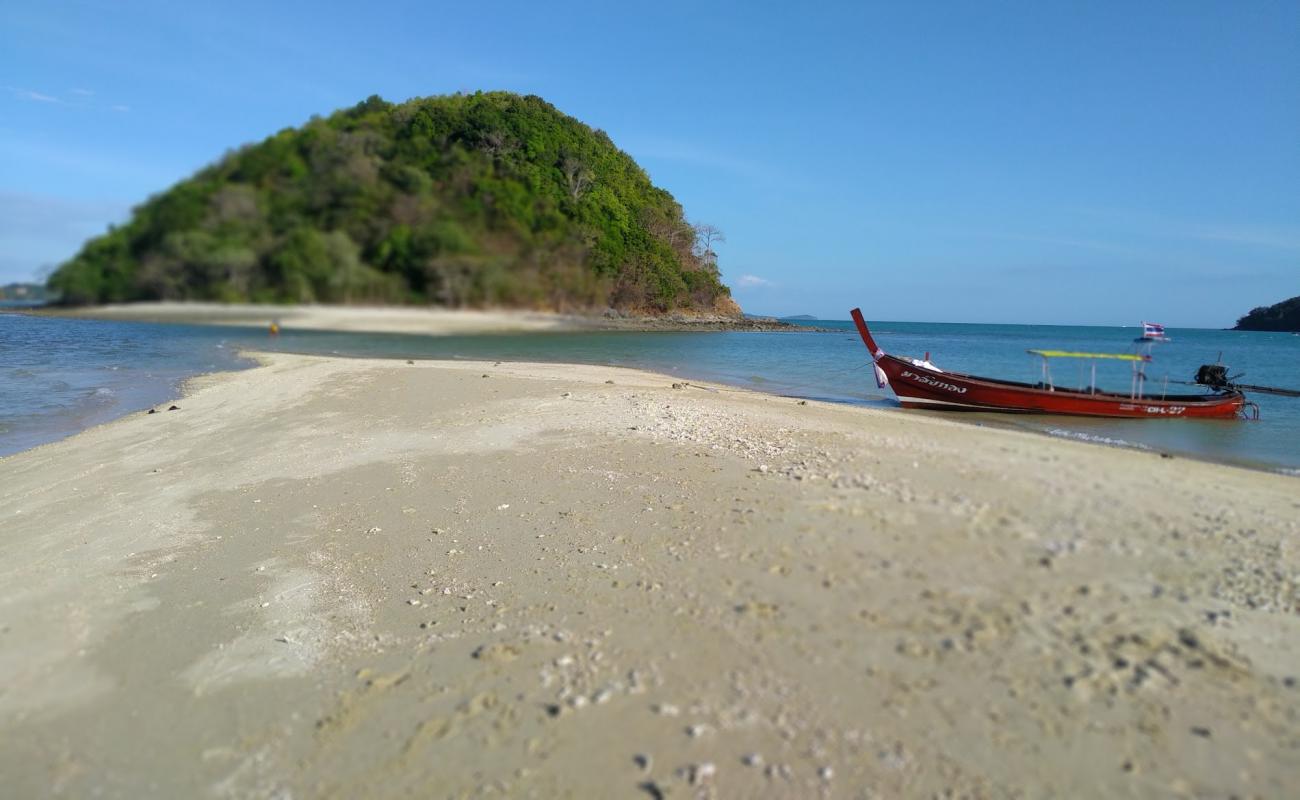 Foto af Ko Thanan Beach med lys sand overflade