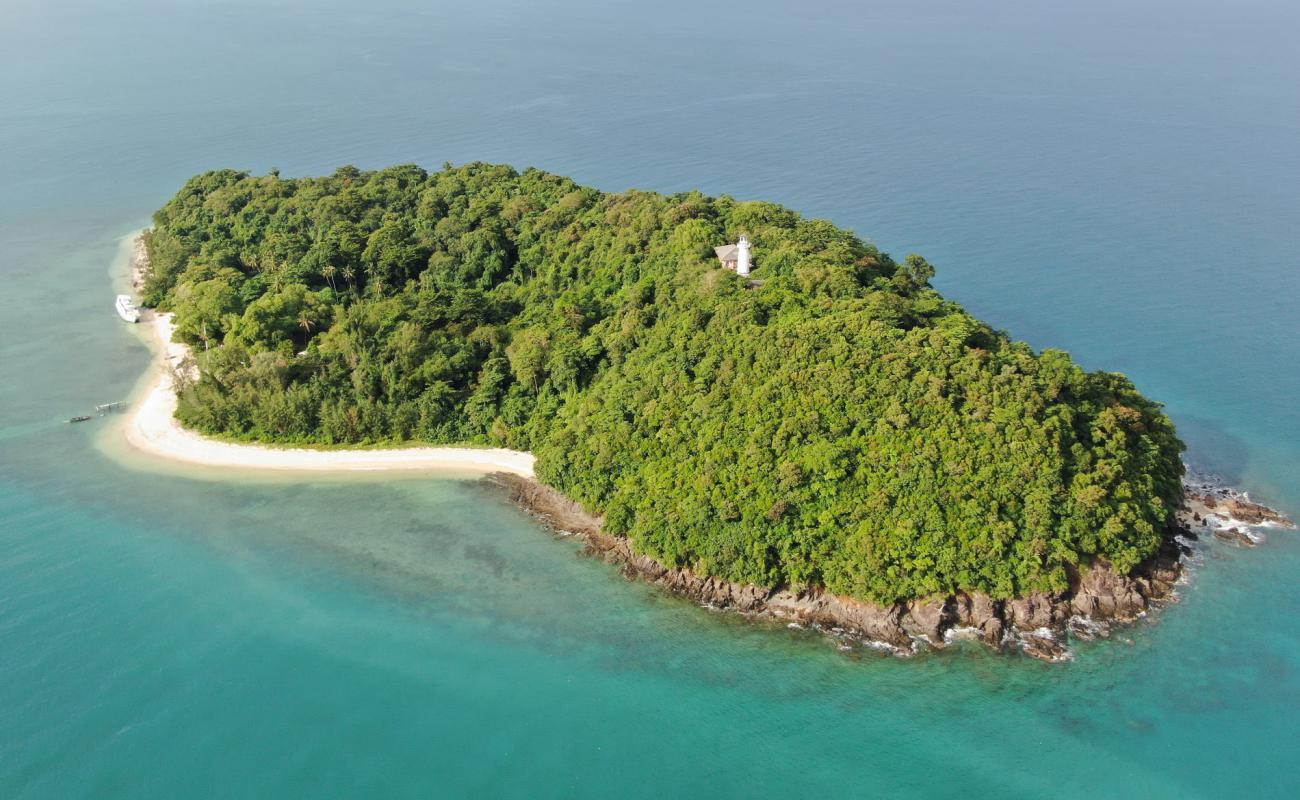 Foto af Koh Tapao Noi Beach med lys sand overflade