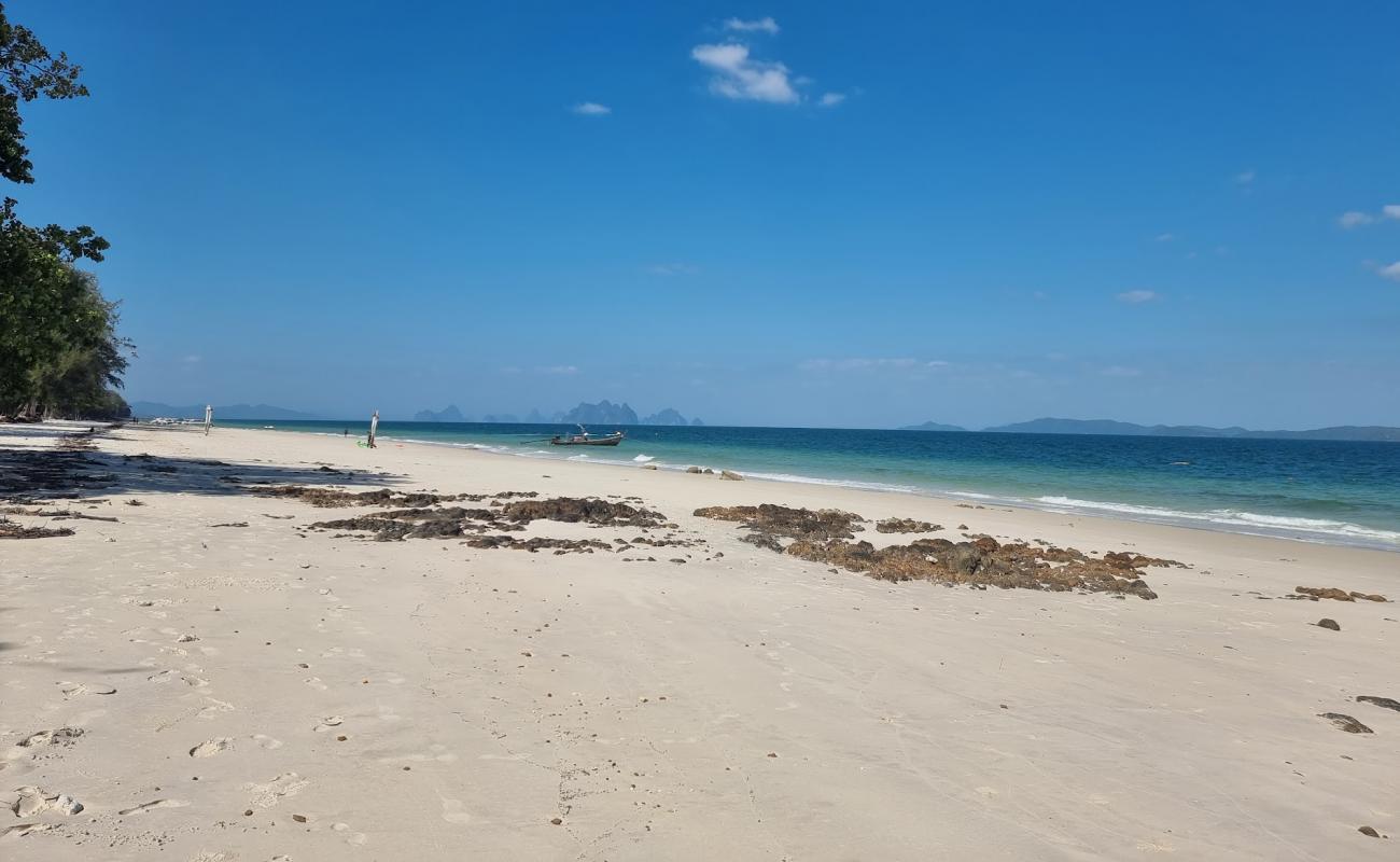 Foto af Ko Naka Yai Beach med lys sand overflade