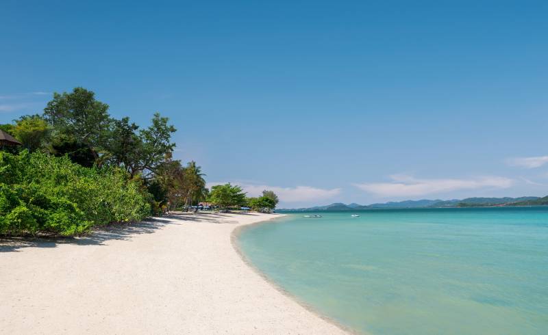 Foto af Stranden på Naka Island med lys fint sand overflade