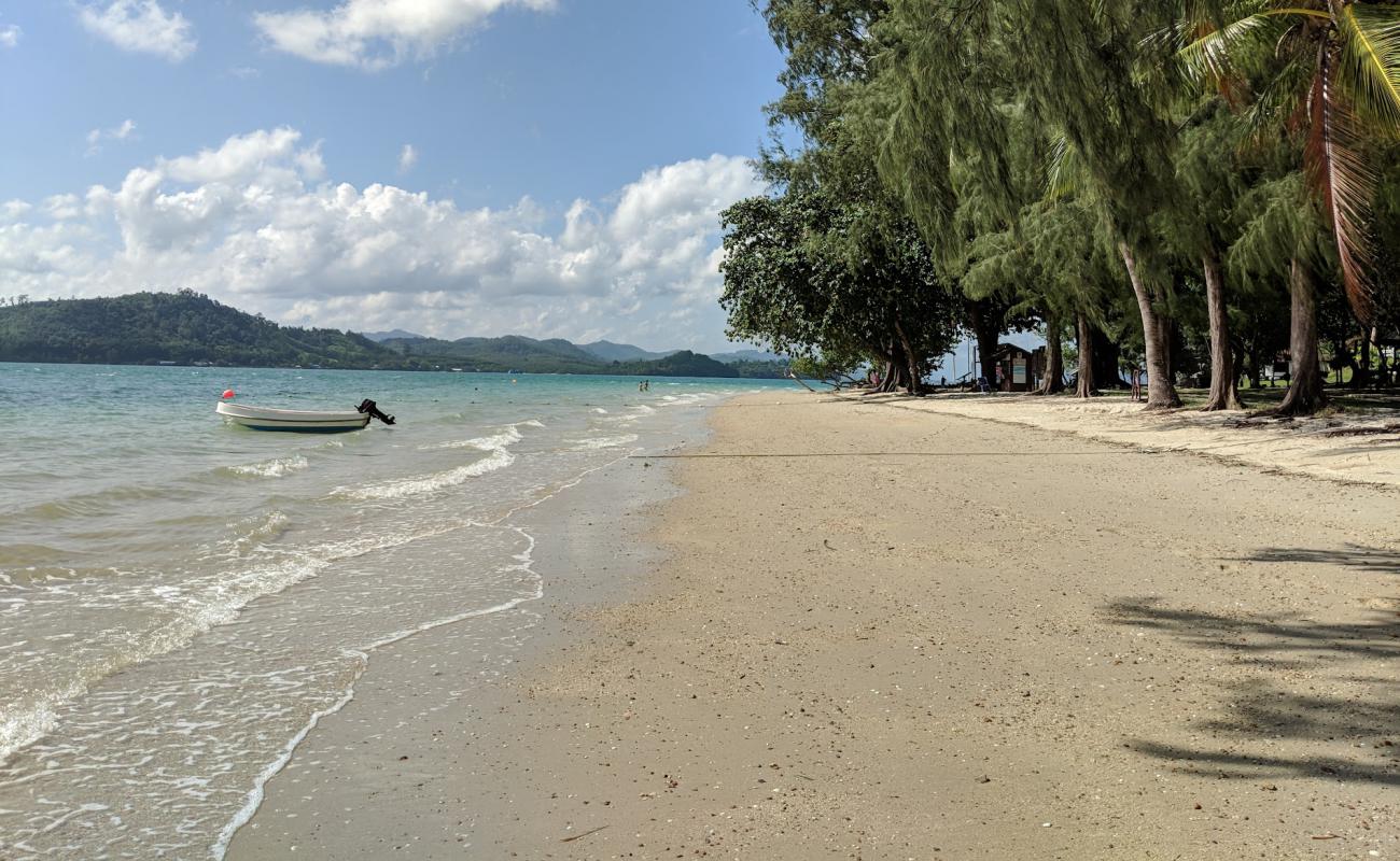 Foto af Lawa Island Beach med lys sand overflade