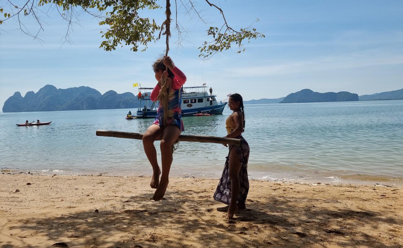 Foto af Ko Hong Canoeing Beach med lys sand overflade