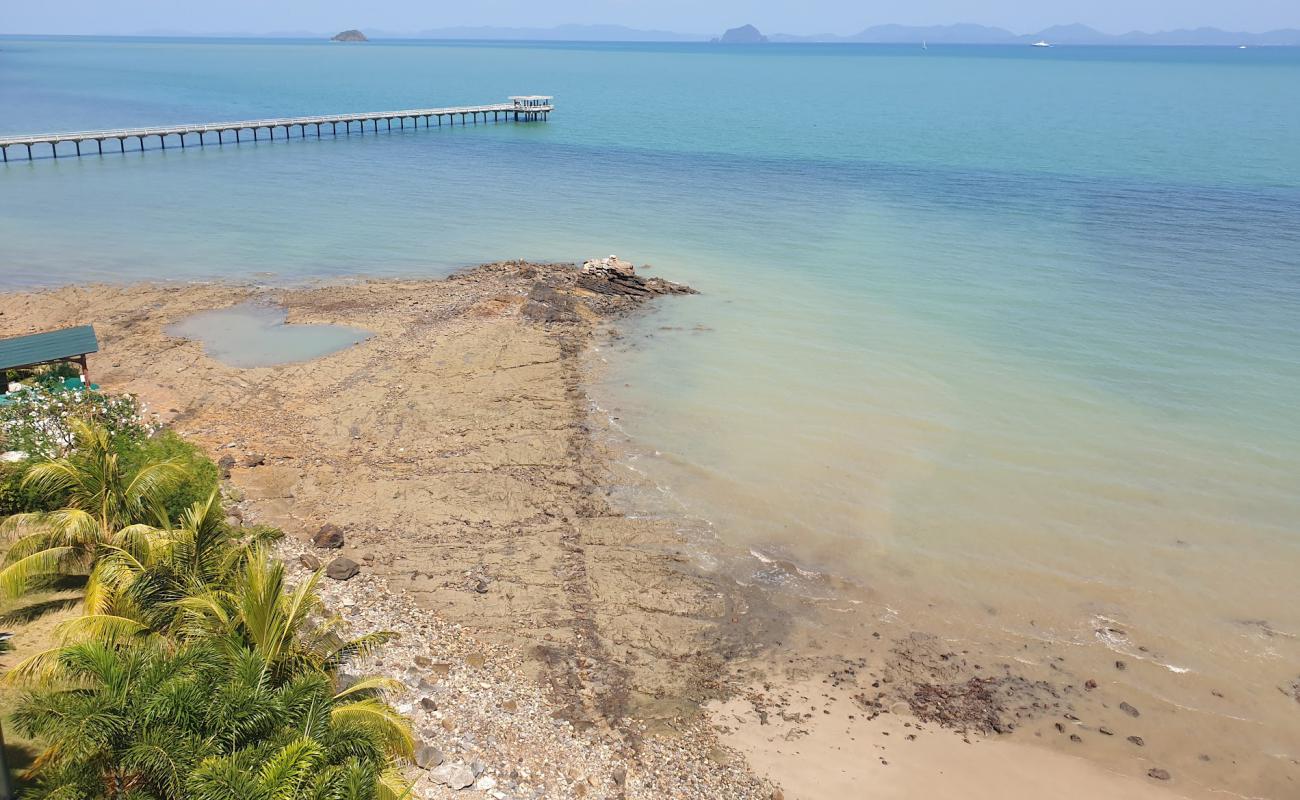 Foto af Ratsada Beach med lys sand overflade