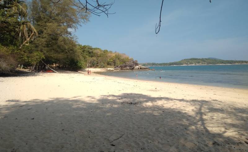 Foto af Sangchai Beach med hvidt fint sand overflade