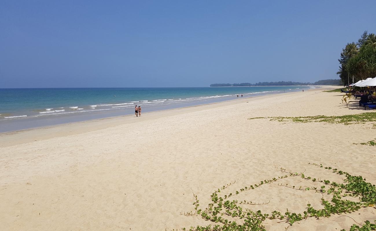 Foto af Khuk Khak Beach med lys fint sand overflade