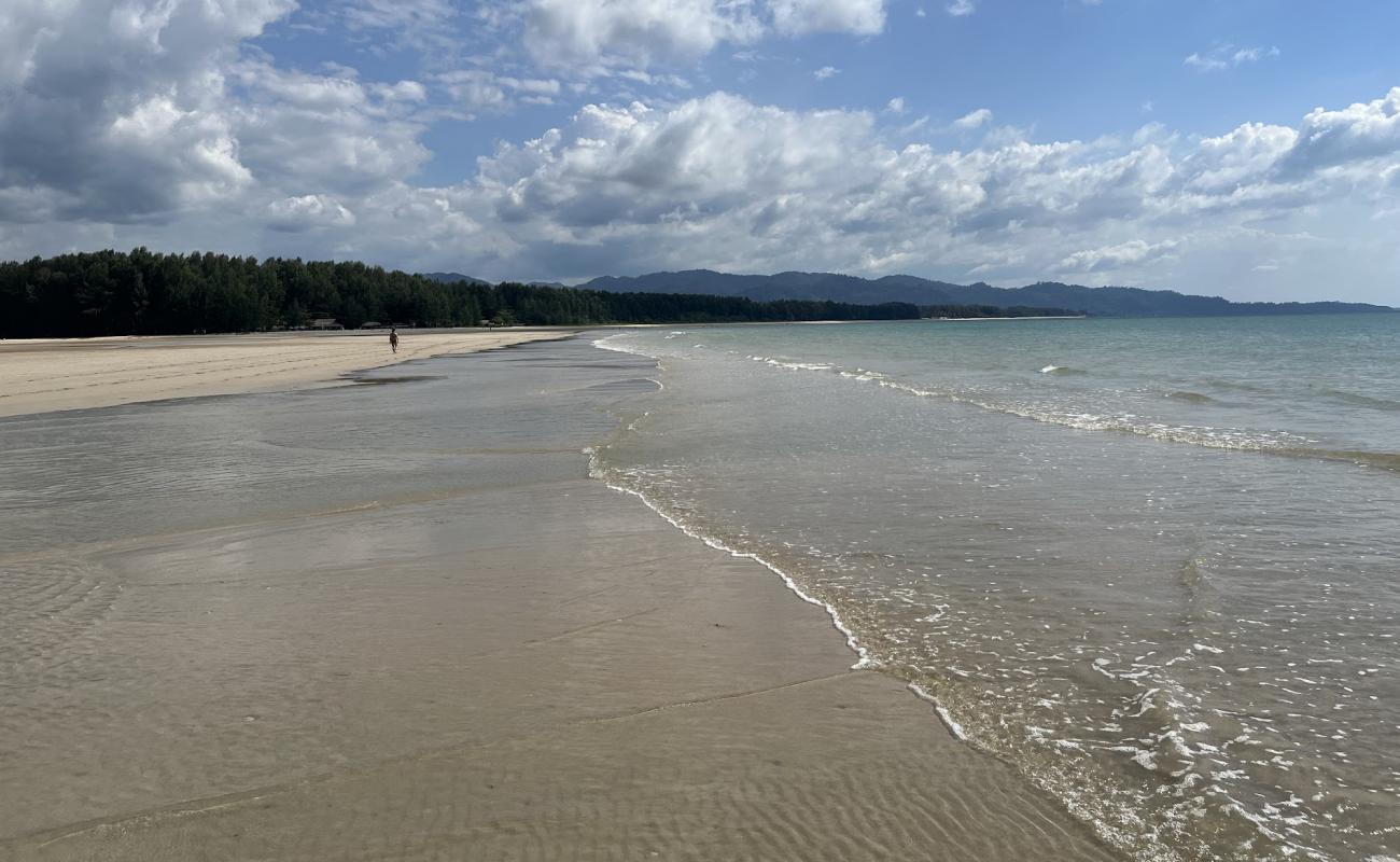 Foto af Khao Lak beach med lys sand overflade