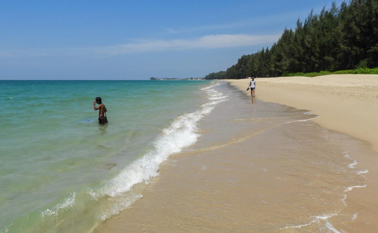 Foto af Bang Sak Beach med lys sand overflade