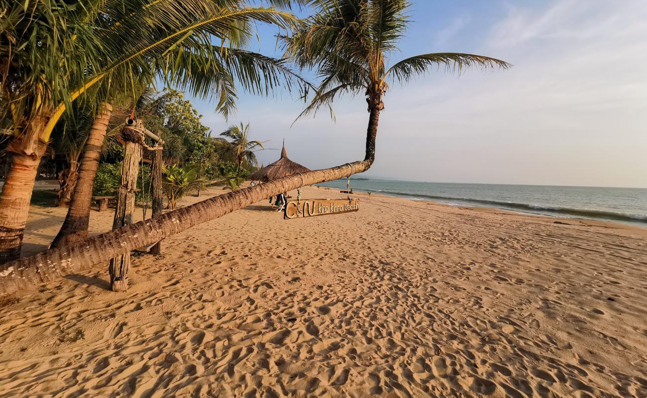 Foto af Kho Khao Beach med lys sand overflade