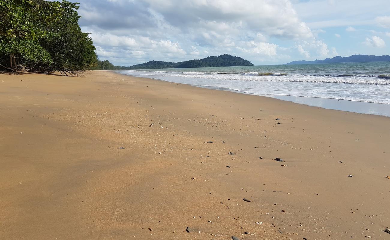 Foto af Hat Ao Khoei Beach med lys sand overflade