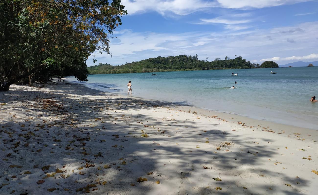 Foto af Hintalu Beach med lys fint sand overflade