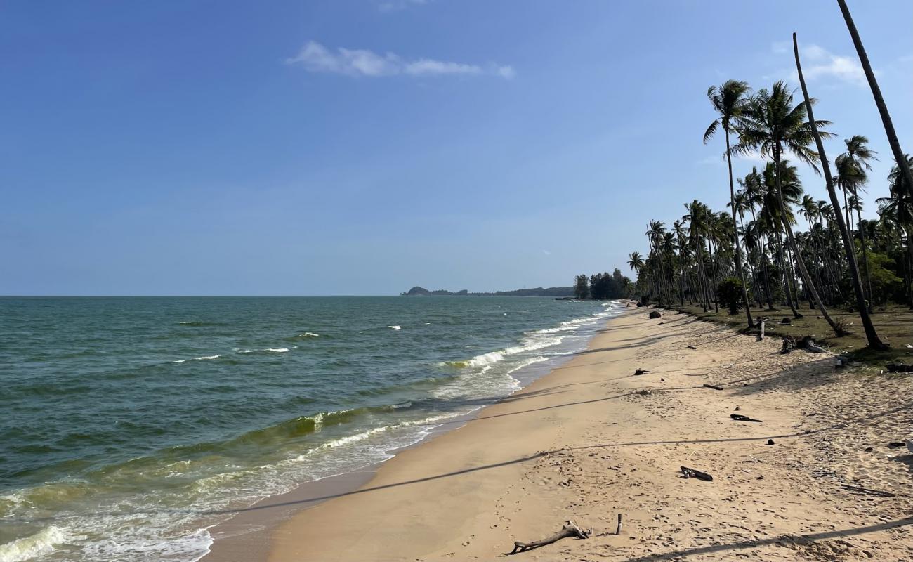 Foto af Thung Sai Beach med lys sand overflade